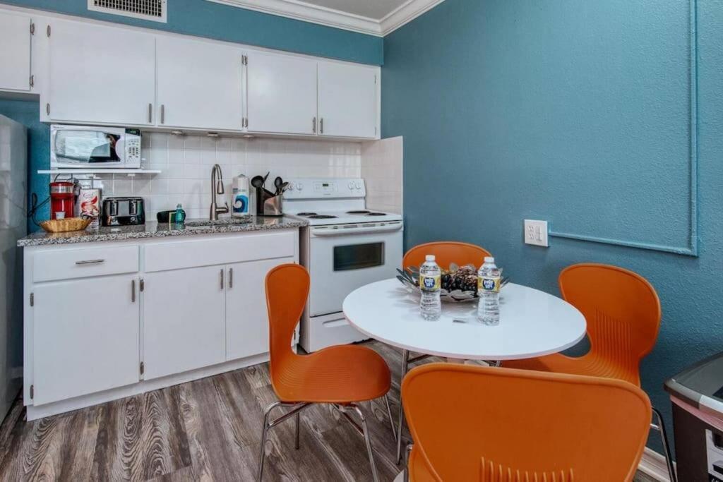 Sunset Beach Suites Of Madeira Beach! Pet Friendly Summer Getaway! Steps To Beach! - Suite 10 St. Pete Beach Buitenkant foto