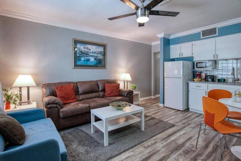 Sunset Beach Suites Of Madeira Beach! Pet Friendly Summer Getaway! Steps To Beach! - Suite 10 St. Pete Beach Buitenkant foto