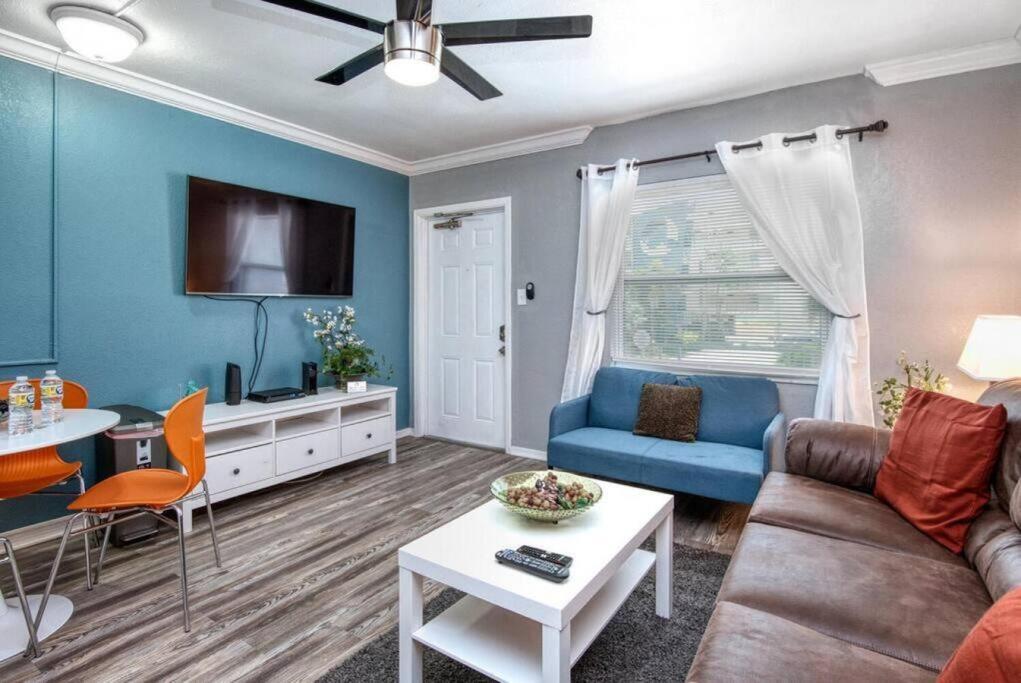 Sunset Beach Suites Of Madeira Beach! Pet Friendly Summer Getaway! Steps To Beach! - Suite 10 St. Pete Beach Buitenkant foto
