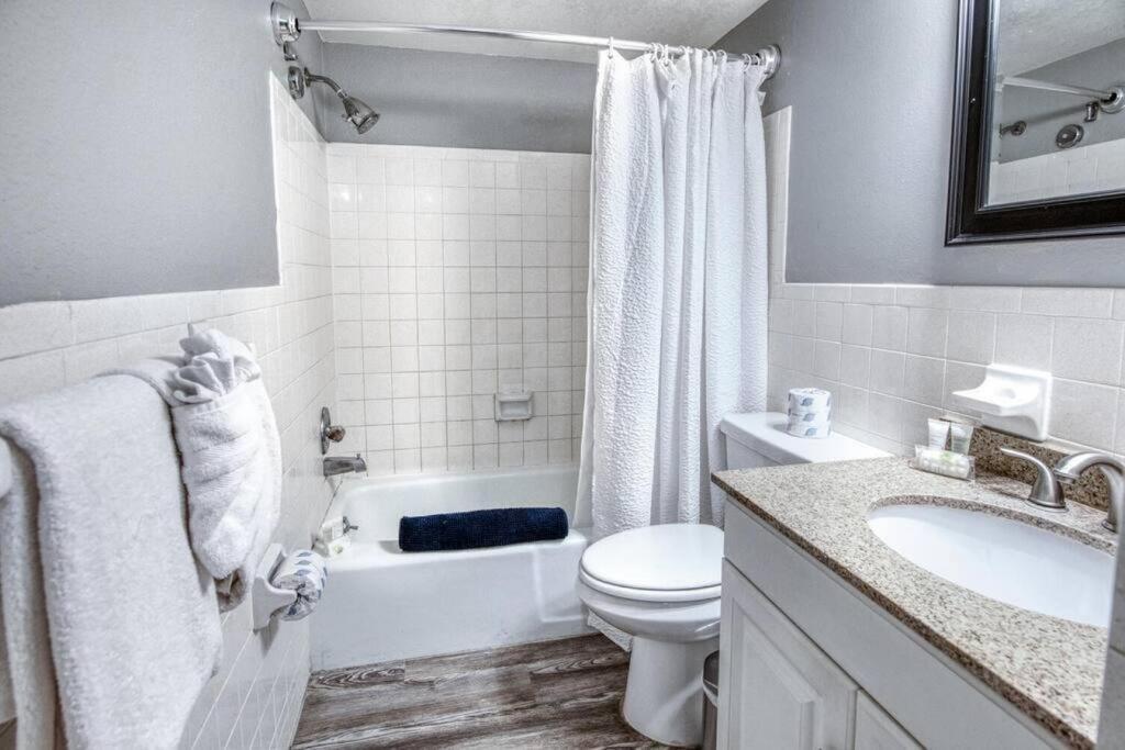 Sunset Beach Suites Of Madeira Beach! Pet Friendly Summer Getaway! Steps To Beach! - Suite 10 St. Pete Beach Buitenkant foto