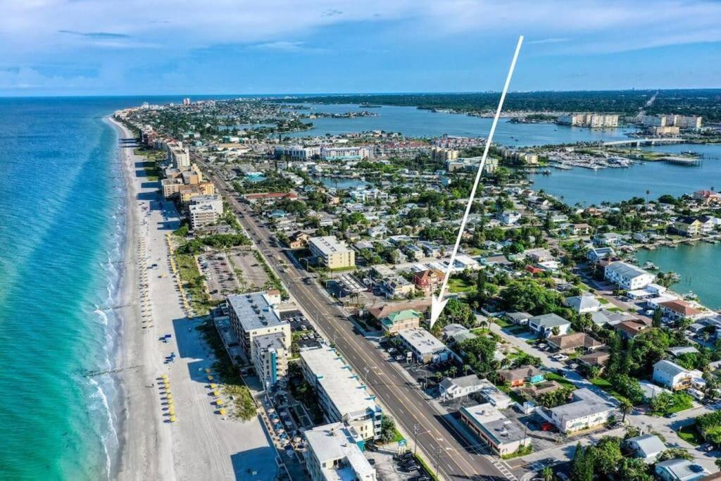 Sunset Beach Suites Of Madeira Beach! Pet Friendly Summer Getaway! Steps To Beach! - Suite 10 St. Pete Beach Buitenkant foto
