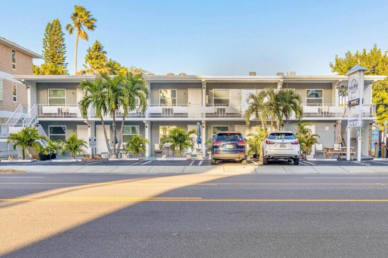 Sunset Beach Suites Of Madeira Beach! Pet Friendly Summer Getaway! Steps To Beach! - Suite 10 St. Pete Beach Buitenkant foto