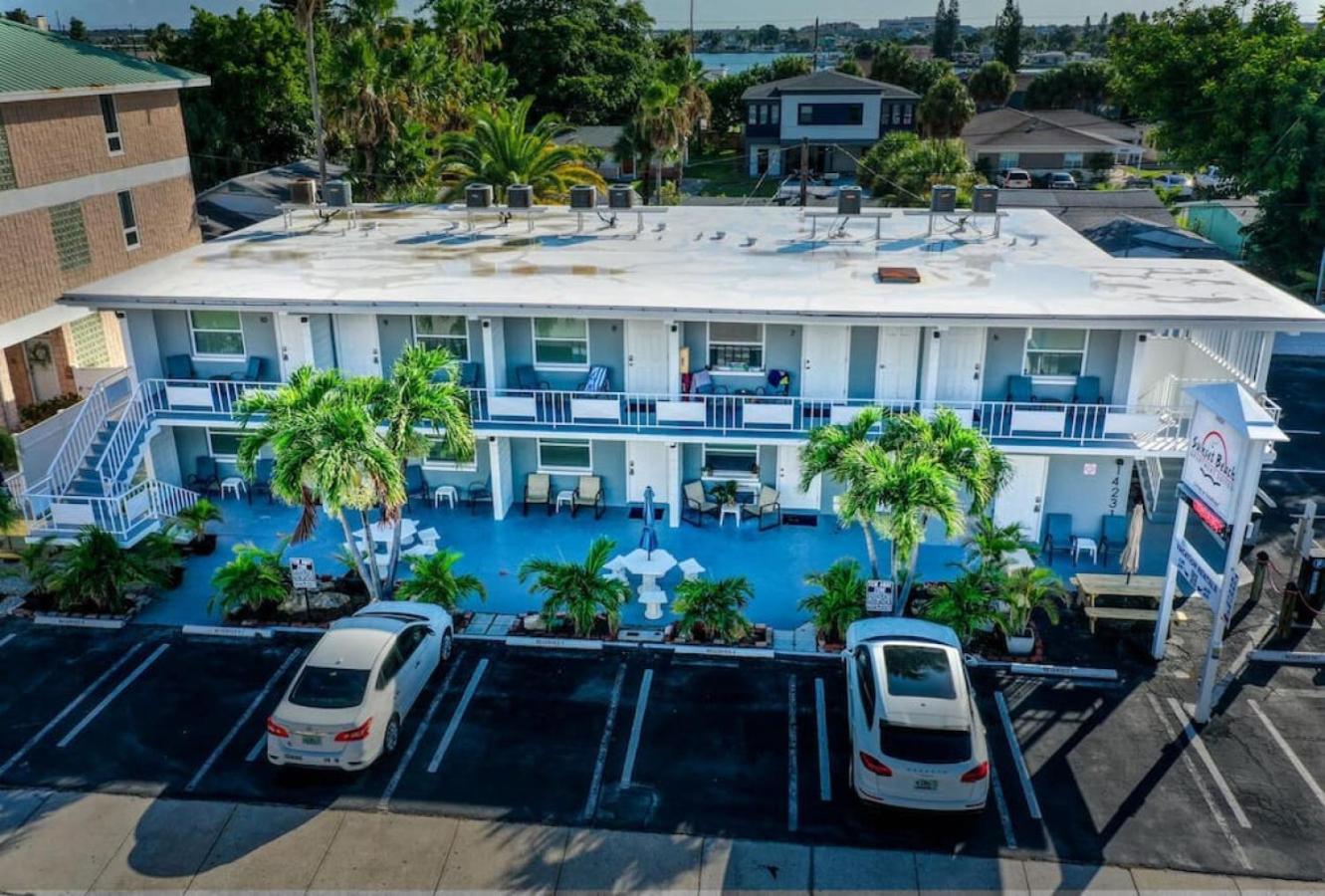 Sunset Beach Suites Of Madeira Beach! Pet Friendly Summer Getaway! Steps To Beach! - Suite 10 St. Pete Beach Buitenkant foto