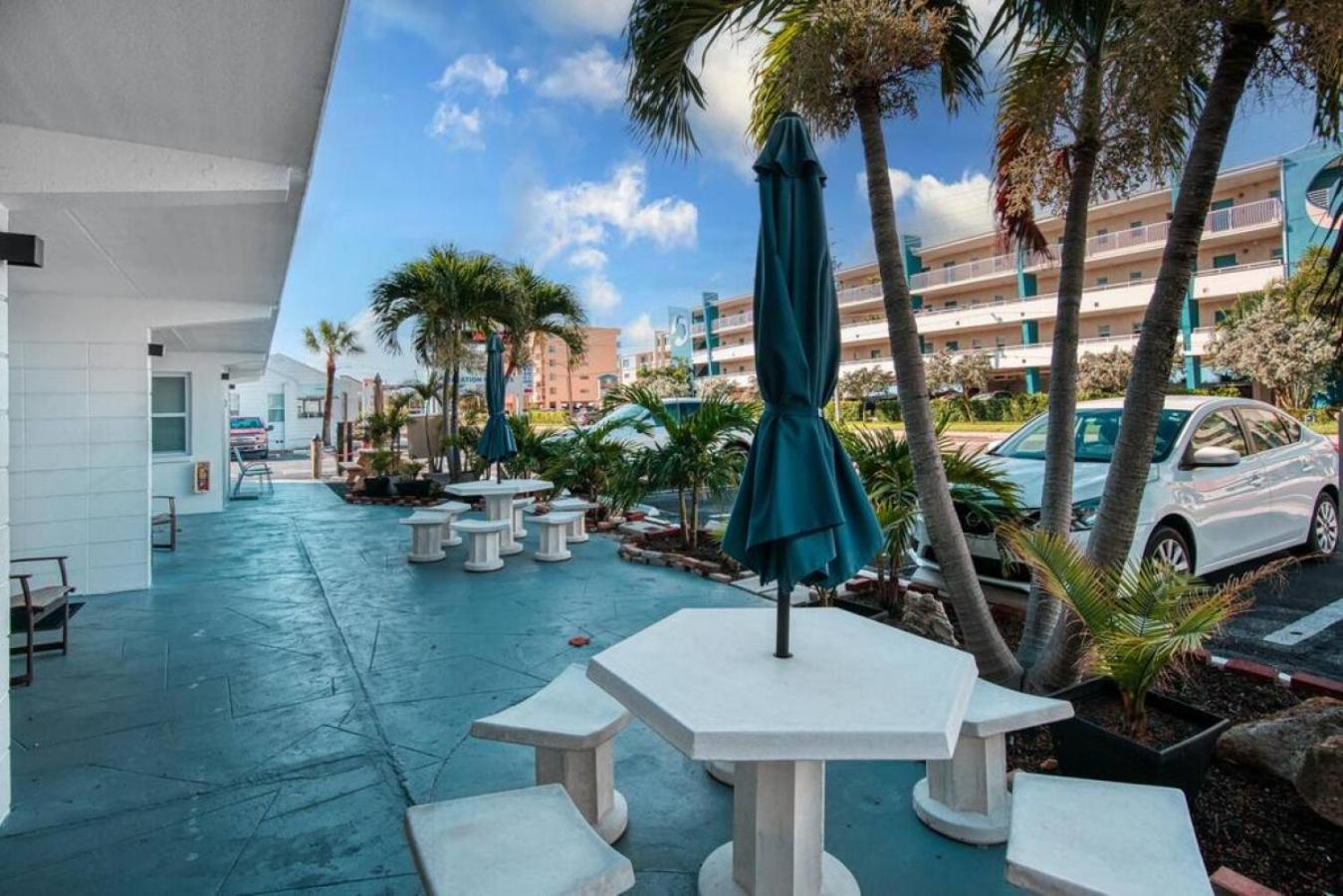 Sunset Beach Suites Of Madeira Beach! Pet Friendly Summer Getaway! Steps To Beach! - Suite 10 St. Pete Beach Buitenkant foto